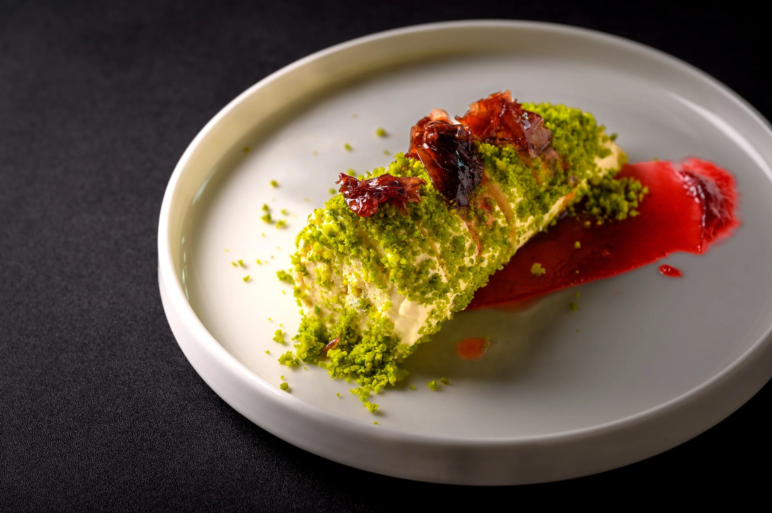 VERSE 章凱閎
夏花餐室：打破印度菜刻板印象，烹出14億人的多元料理史
台灣以愛吃聞名，卻對世界上最偉大的料理國度之一「印度」，如此素昧平生。近期開幕的印度餐廳「夏花餐室」將印度地圖搬上餐桌，以料理為書，打開台灣人對印度菜的視野。