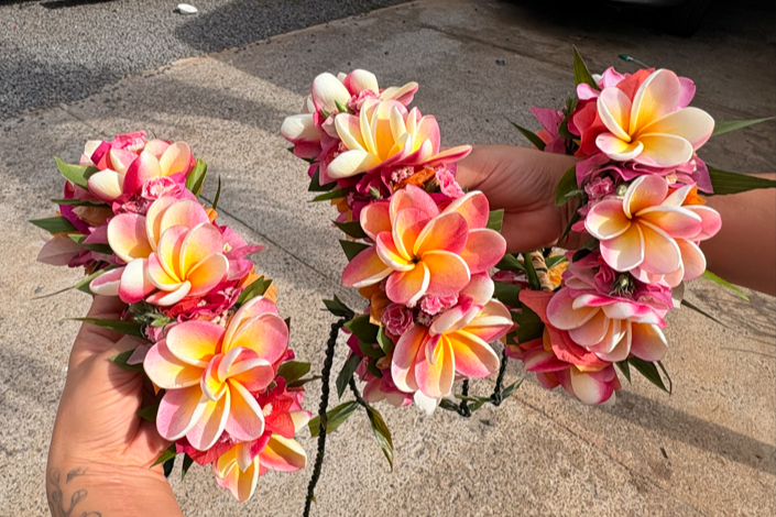 Plumeria Lei Po'o (Florist Choice)