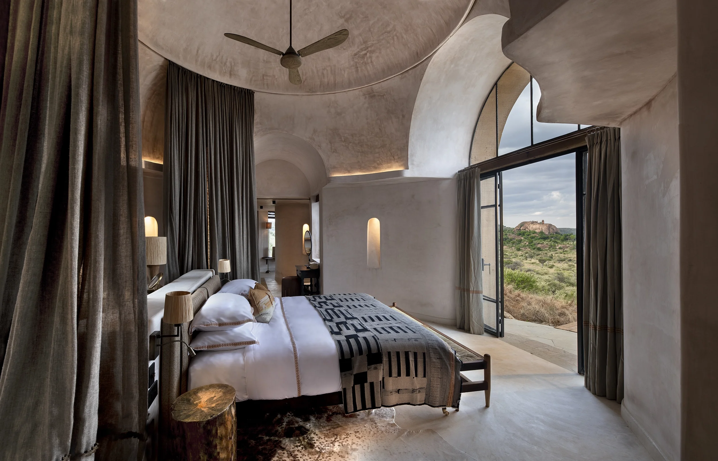 Kenya-Suyian-Lodge-Suite-Bedroom _5_.webp