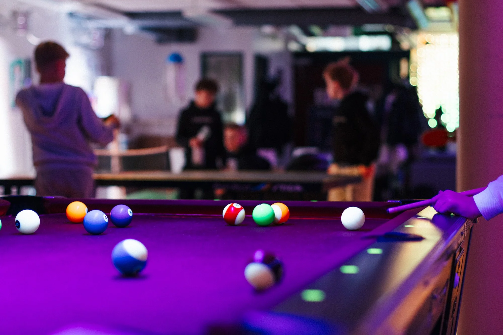 Nuokulla voi hengata kavereiden kanssa.