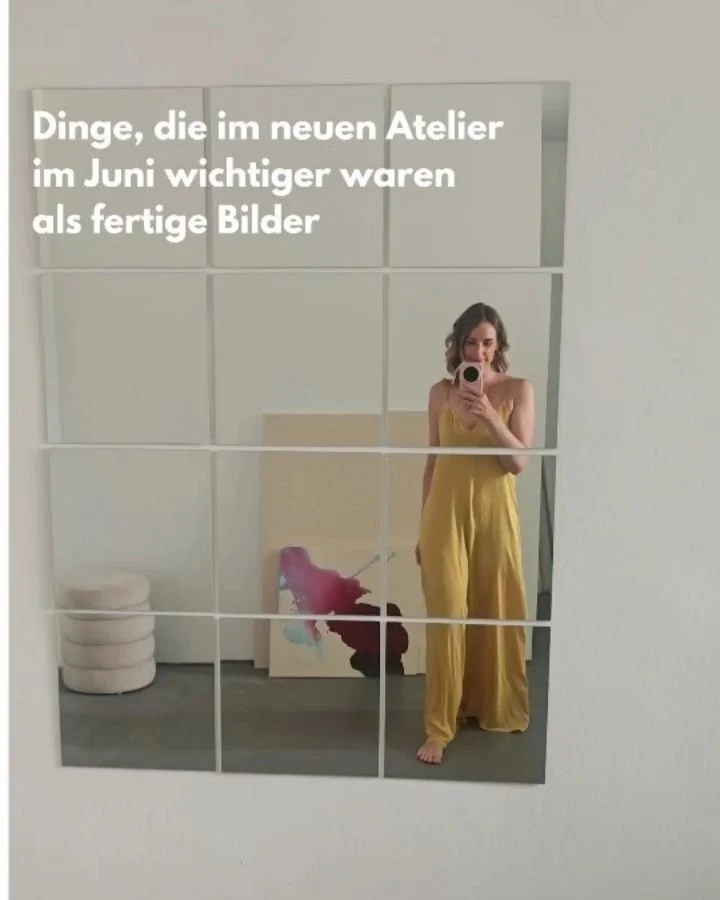 11 Dinge, die mir in meinem neuen Atelier im Juni wichtiger waren als fertige Bilder:

1) Chaos annehmen.
2) weitermachen.
3) meine tollen Nachbarn kennenlernen.
4) loslassen und den neuen Freiraum nutzen.
5) Mut zu neuer Farbe.
6) beobachten &amp; v