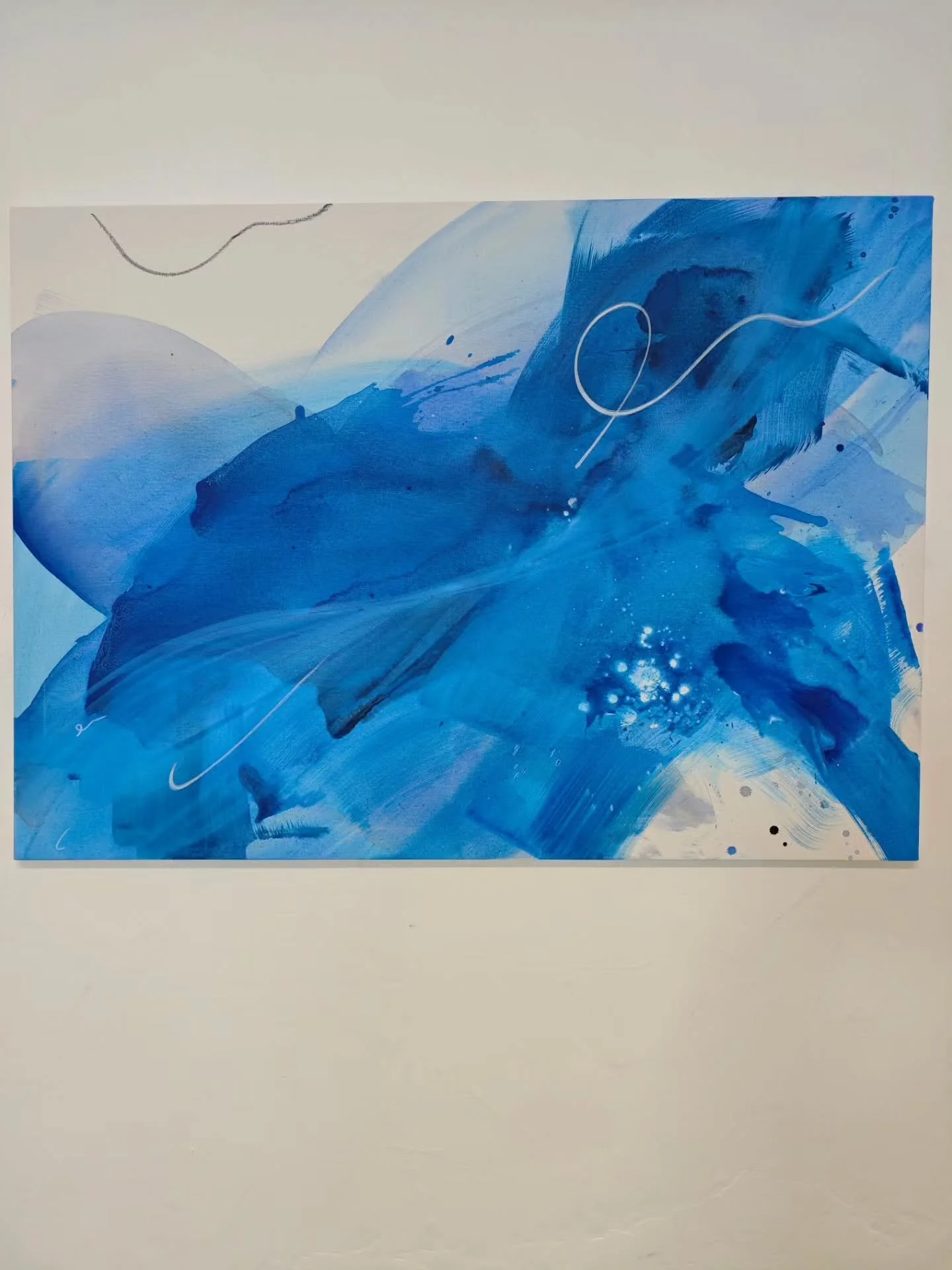 Frozen 
acrylic &amp; mixed media on canvas 
135x100cm
2026

A contemporary abstract painting about the tension between movement and stillness.
Deep blues, soft currents and little traces of light &mdash; like something alive beneath the surface, sud