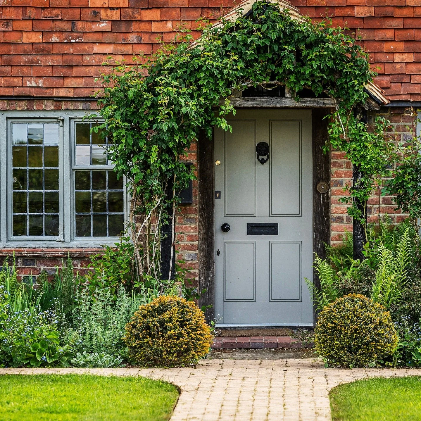 Spring isn&rsquo;t just for cleaning your home &mdash; it&rsquo;s the perfect time to reset your property goals too 🌿

Thinking of moving this year? Start with the small wins:
✔️ Declutter one room at a time
✔️ Check your home&rsquo;s current value

