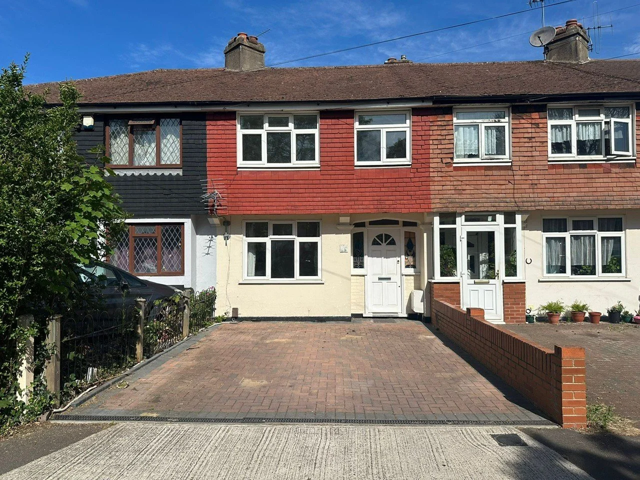 19 Barnsbury Crescent 3 Beds £325,000 +