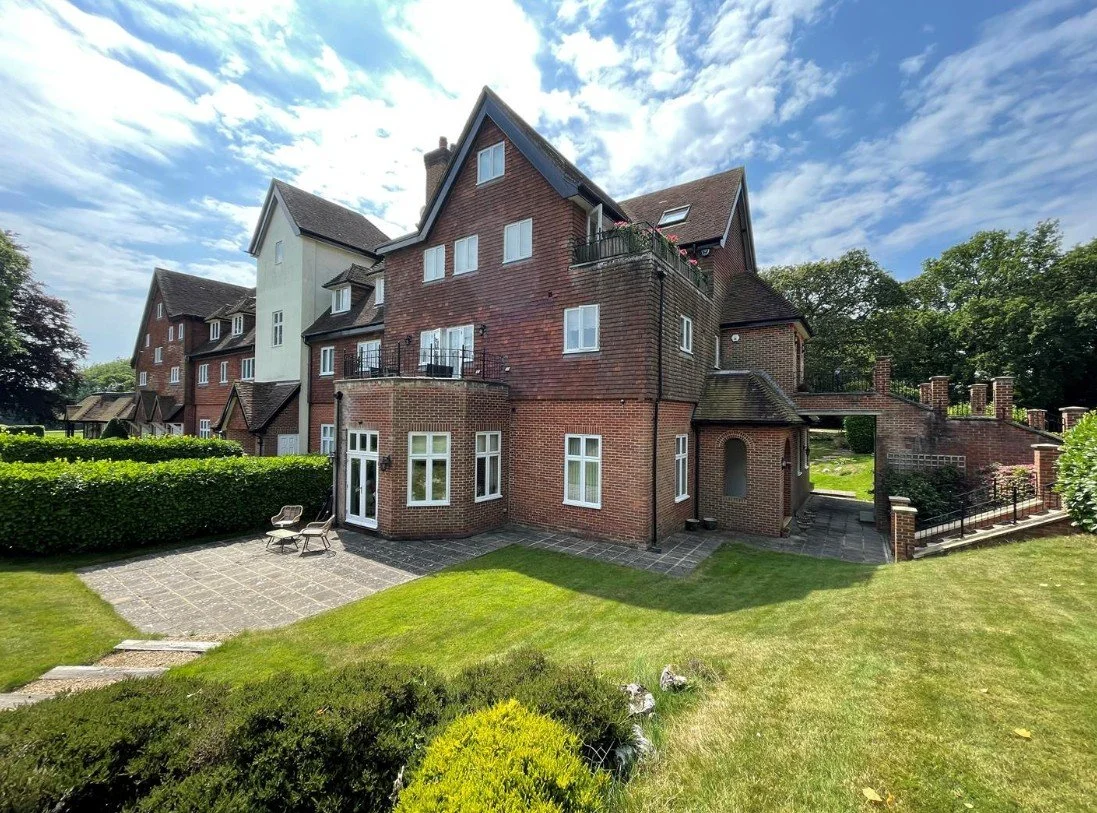 Outwood Lane, KT20, £865,000
