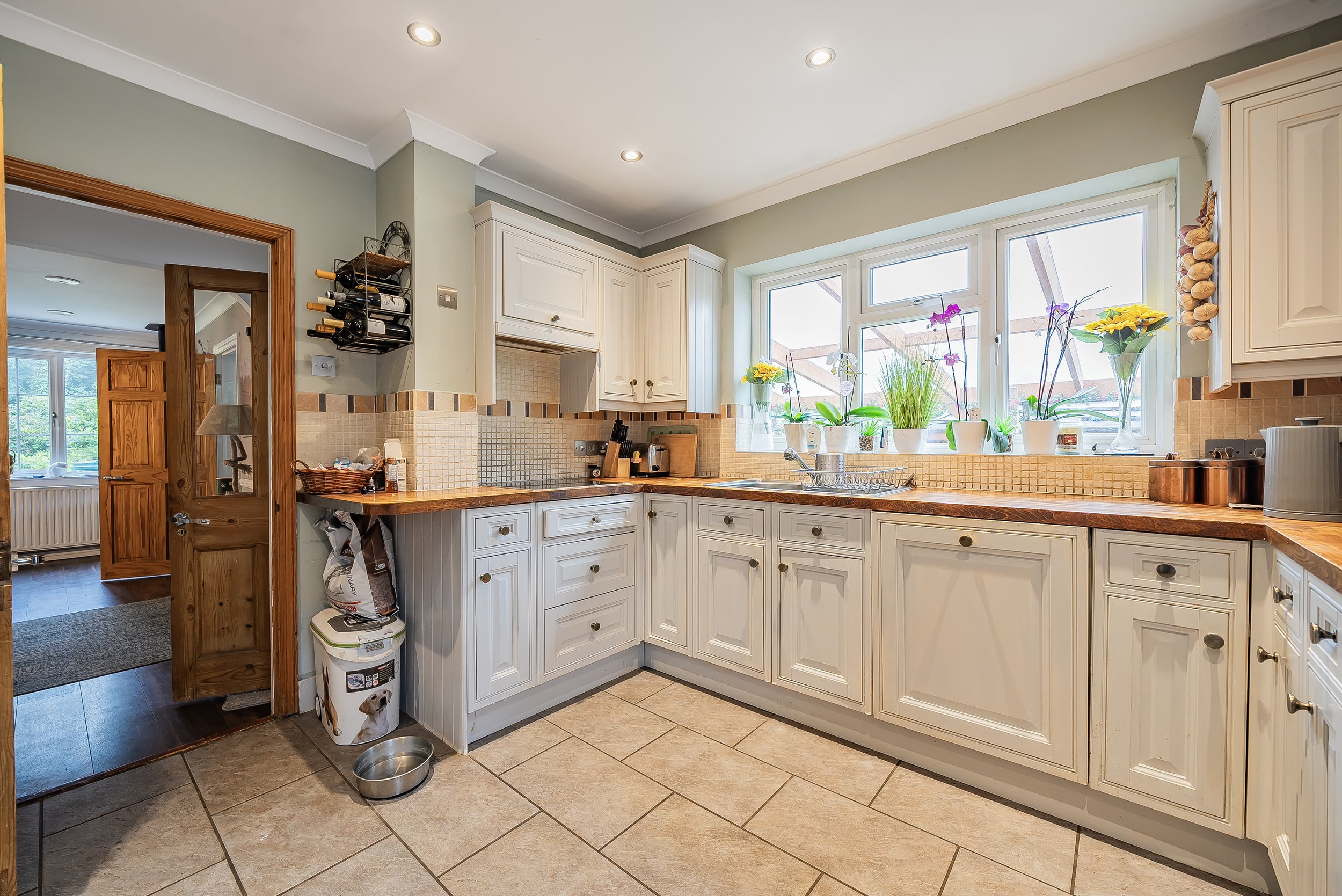 Kitchen (1).jpg