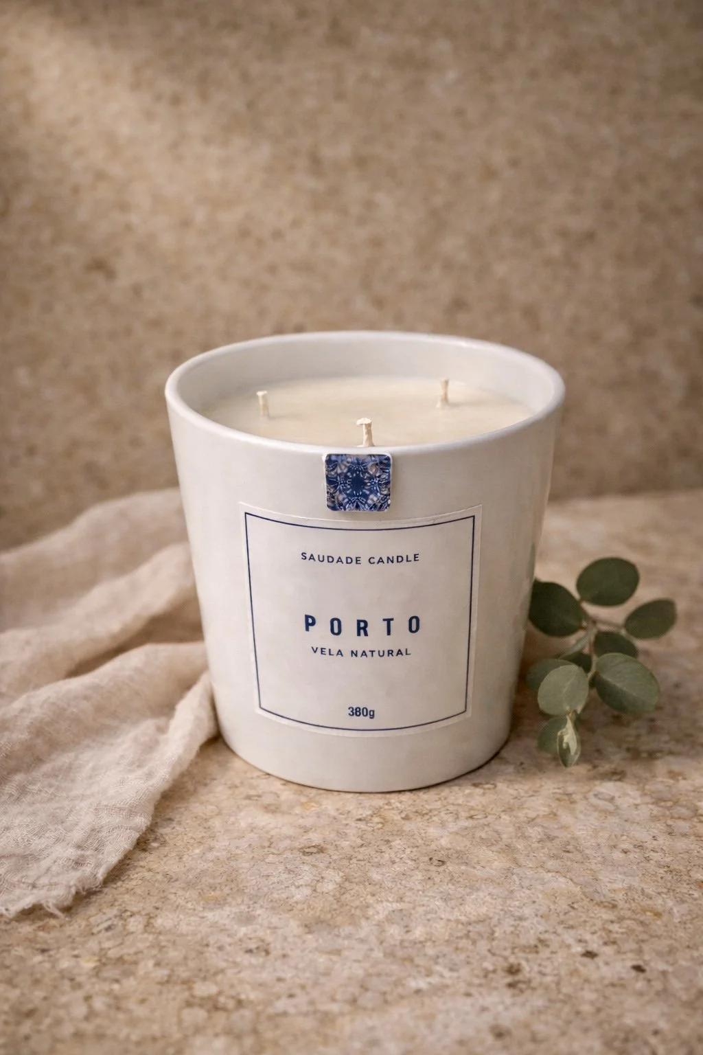 Bougie artisanale en céramique inspirée de Porto, Portugal, aux notes chaudes et enveloppantes