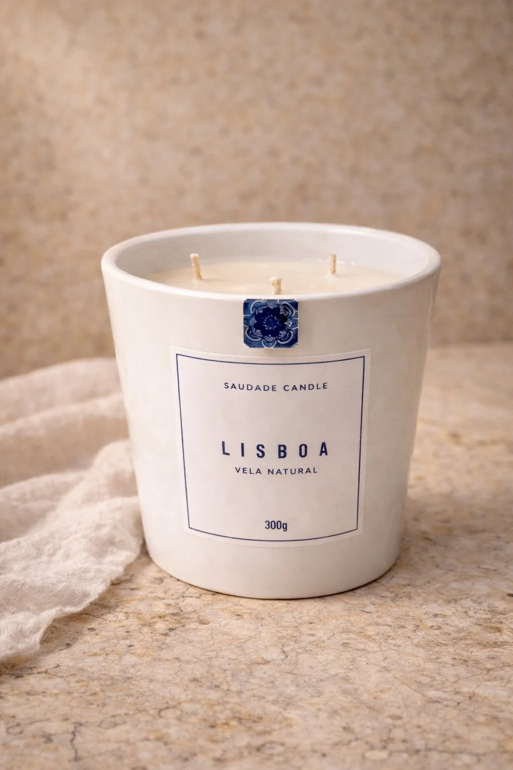 Bougie artisanale en céramique inspirée de Lisbonne, Portugal, notes fraîches et florales