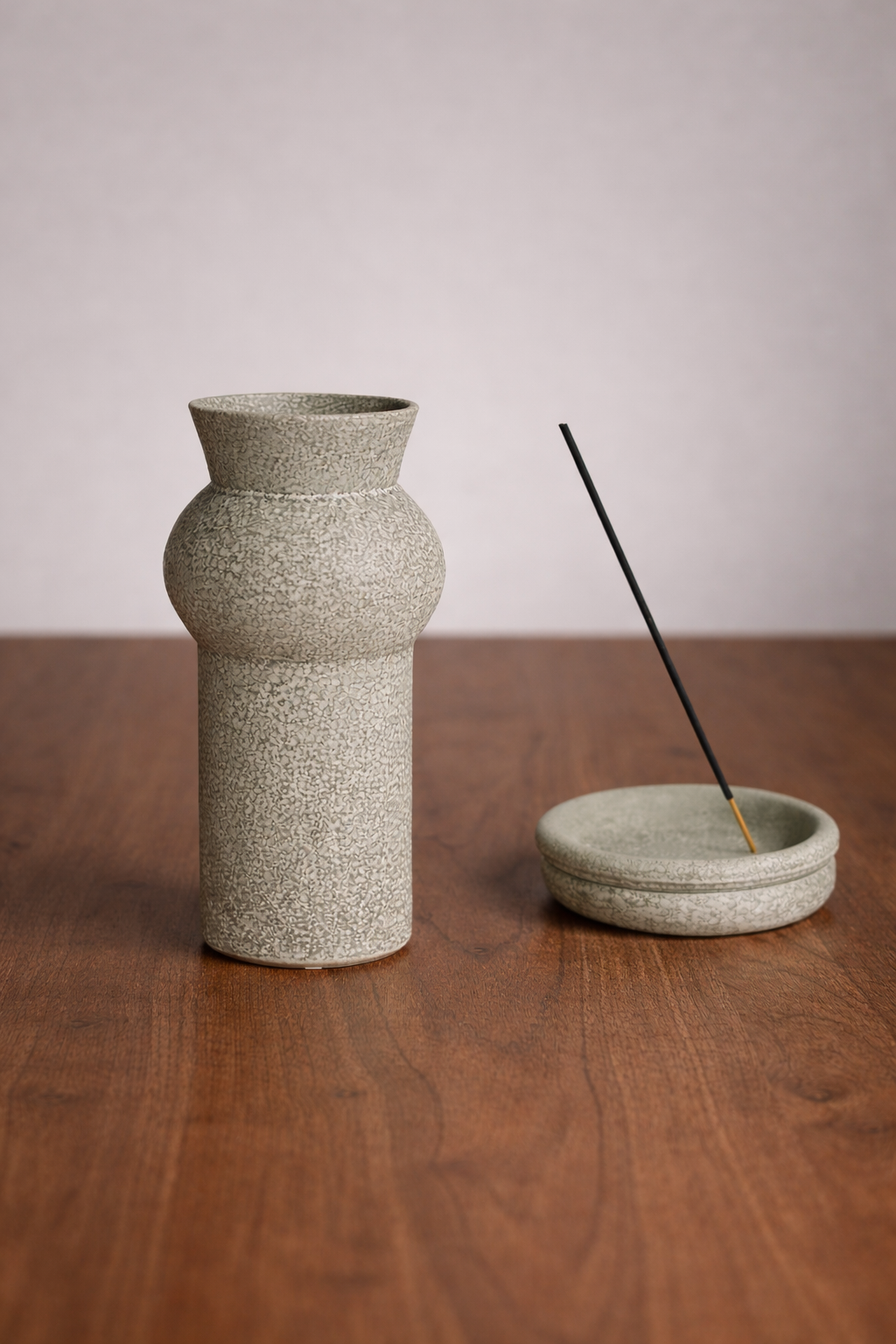 Vase Alto en céramique portugaise design vertical texture minérale ambiance naturelle et élégante