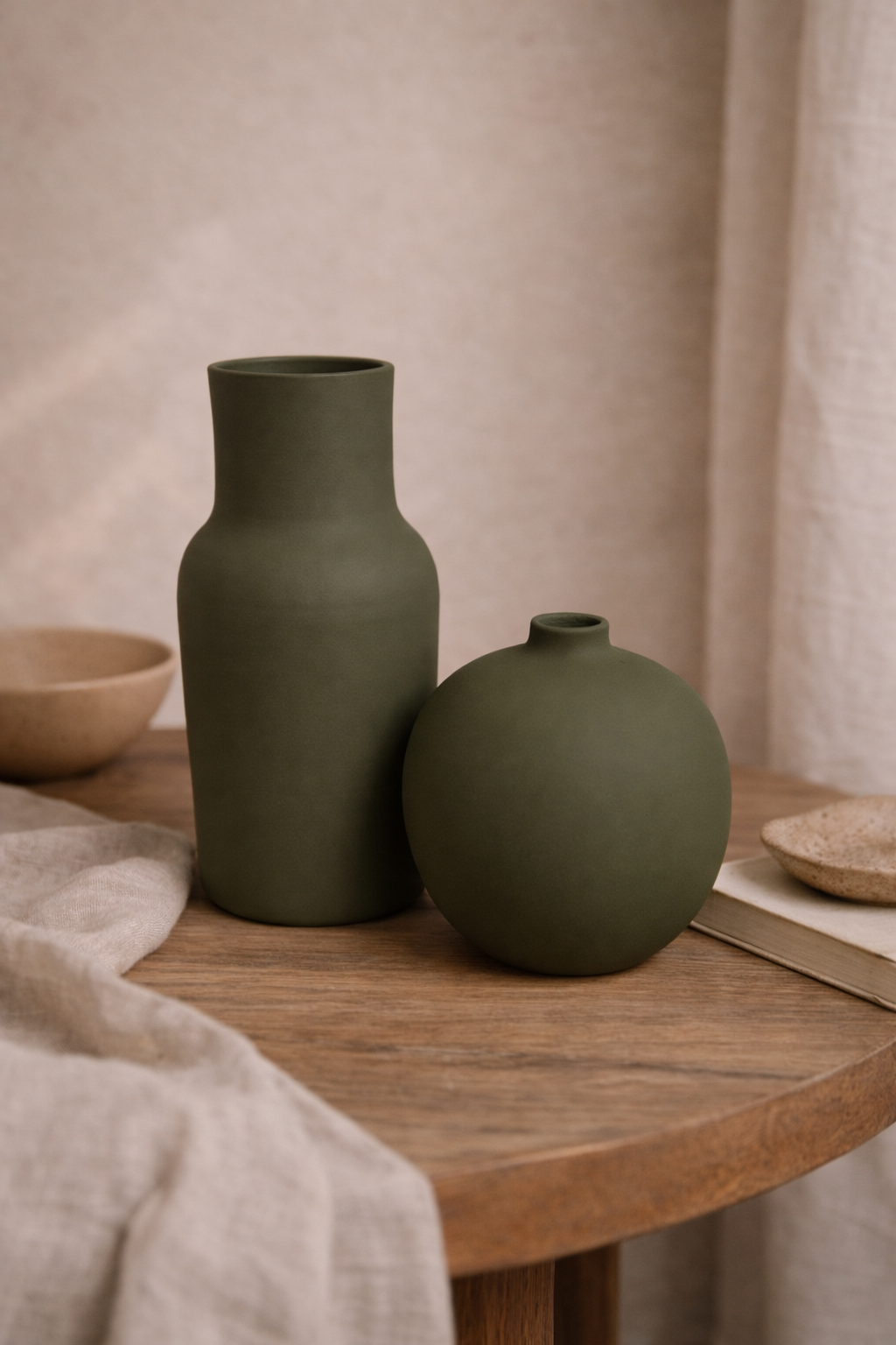 Vase en céramique portugaise Lua Olive vert rond fait main