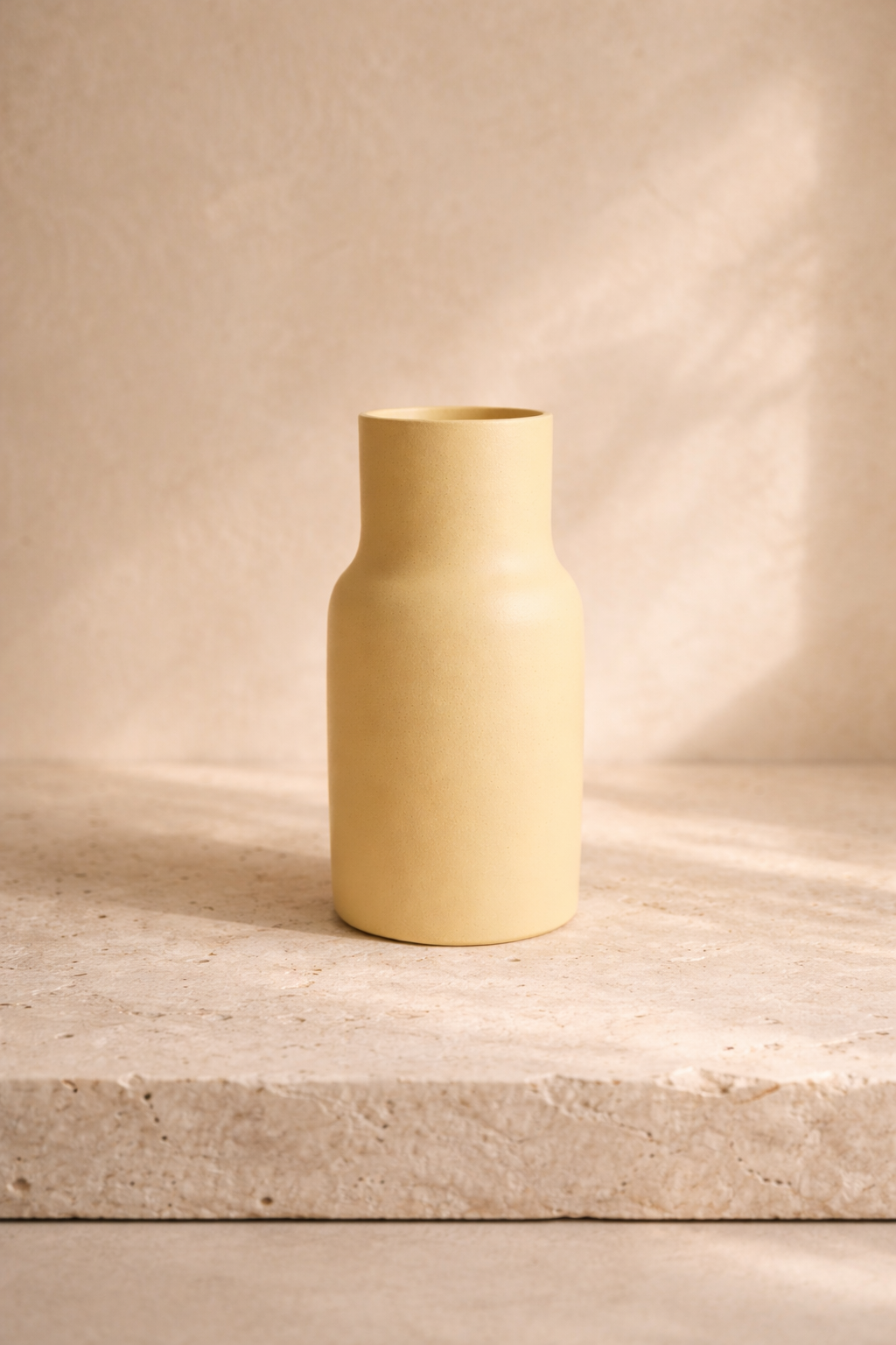 Vase Solea jaune en céramique portugaise texture mate