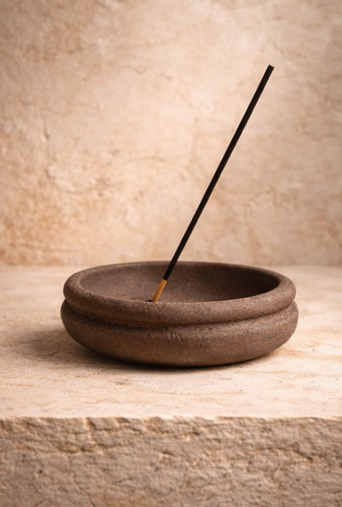porte encens marron fait main au portugal pour une ambiance zen et chaleureuse, tendance actuelle