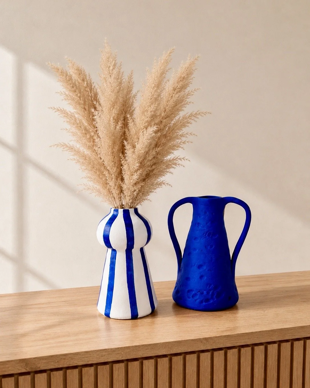 vase rayé bleu.jpg