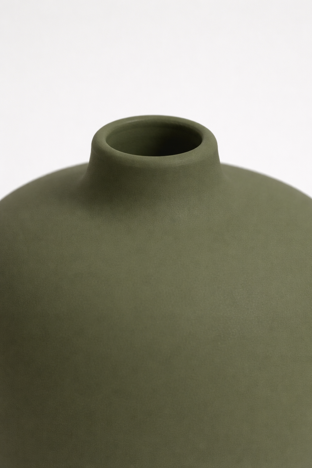 Vase Luma Olive en céramique portugaise finition mate