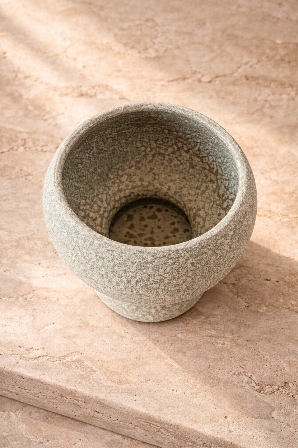 Vase en céramique portugaise Bruma II fait main forme ouverte