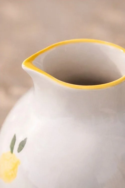 détail bec verseur pichet citron céramique portugaise fait main