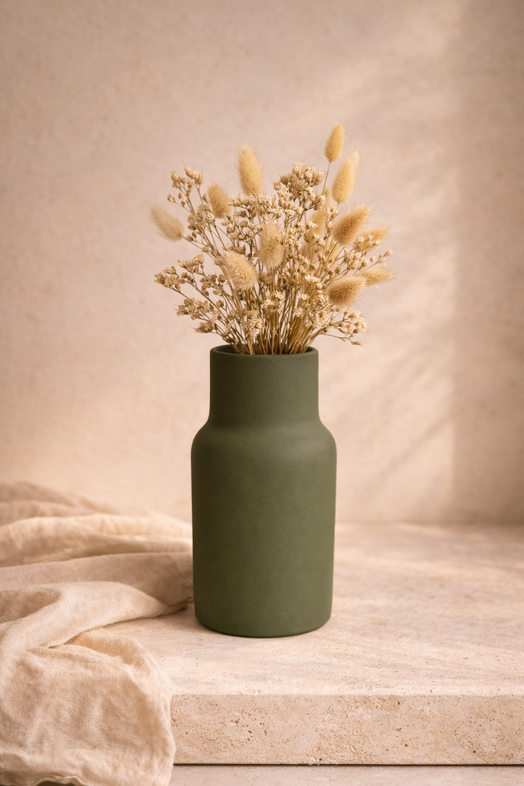 vase en céramique artisanale portugaise vert olive design minimaliste