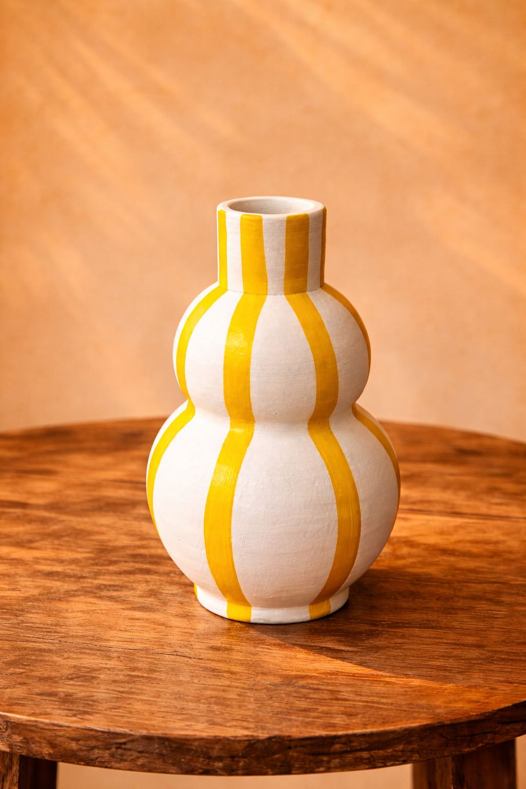 Vase Sol rayures jaune en céramique portugaise design graphique
