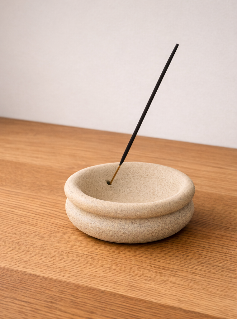 Porte encens Lume III en décoration intérieure ambiance calme et épurée