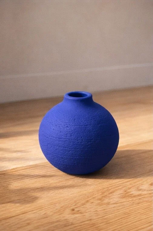 vase bleu ceramique portugaise artisanale forme ronde decoration mediterraneenne