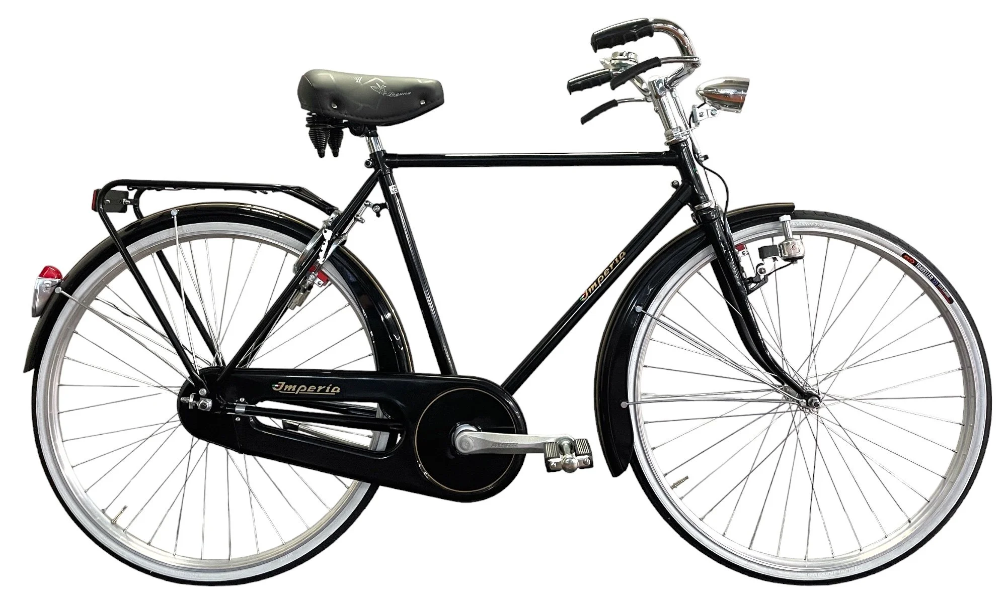 Bicicletta classica nera con elementi in argento, struttura in metallo, sella, manubrio, luci e coperture sulle ruote.