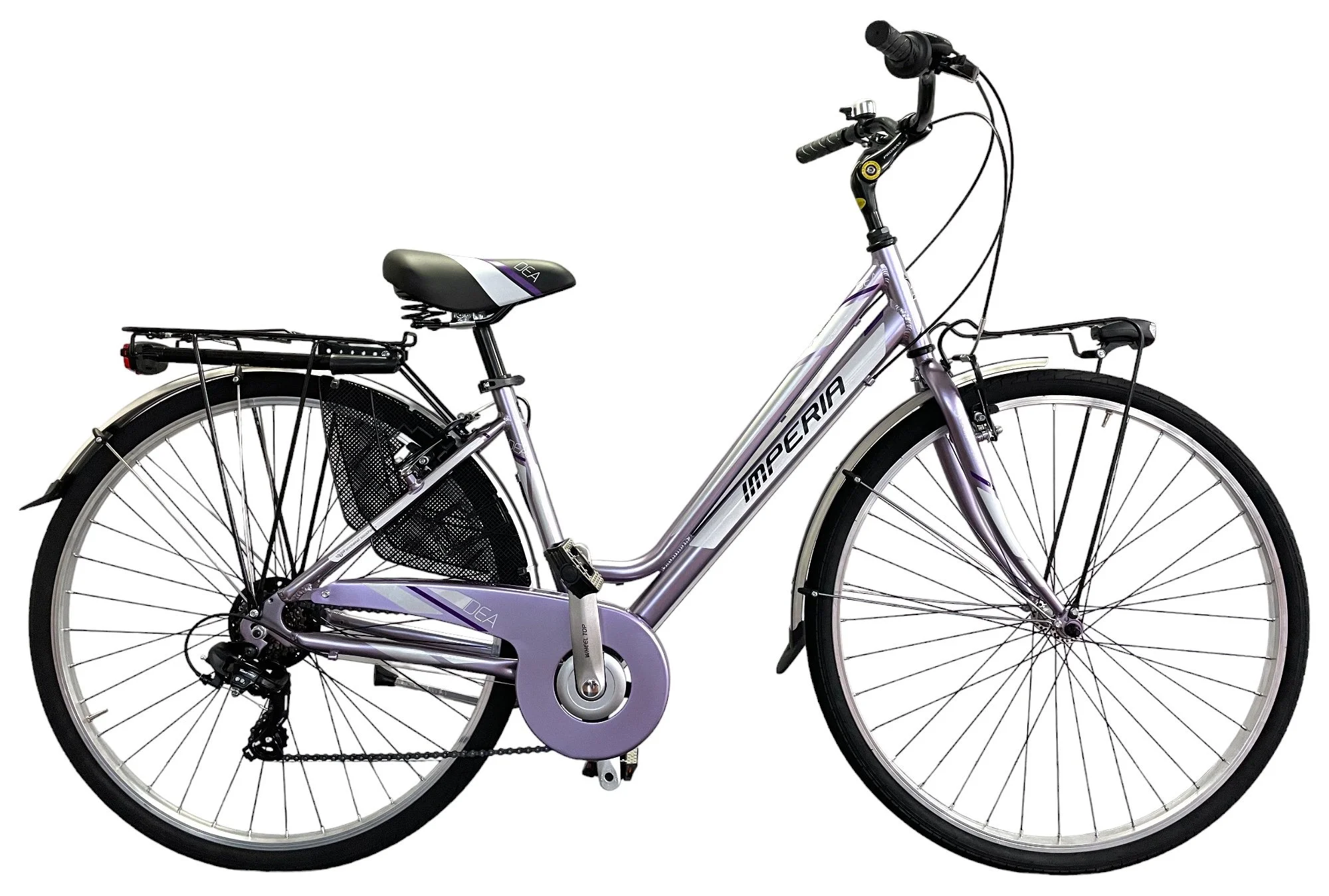 Bicicletta da città con telaio viola, parafanghi, luci e cambio.