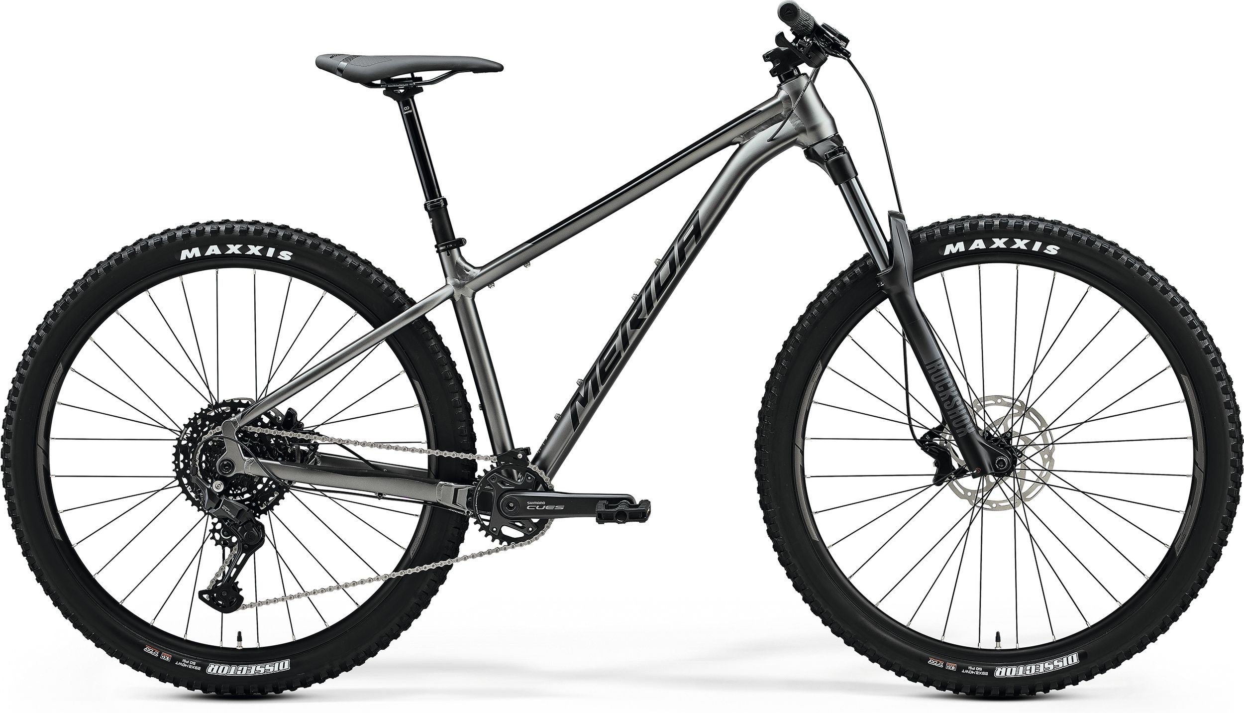 Bicicletta da montagna con telaio in metallo grigio, gomme Maxxis, forcella anteriore sospesa, cambio e ruote grandi