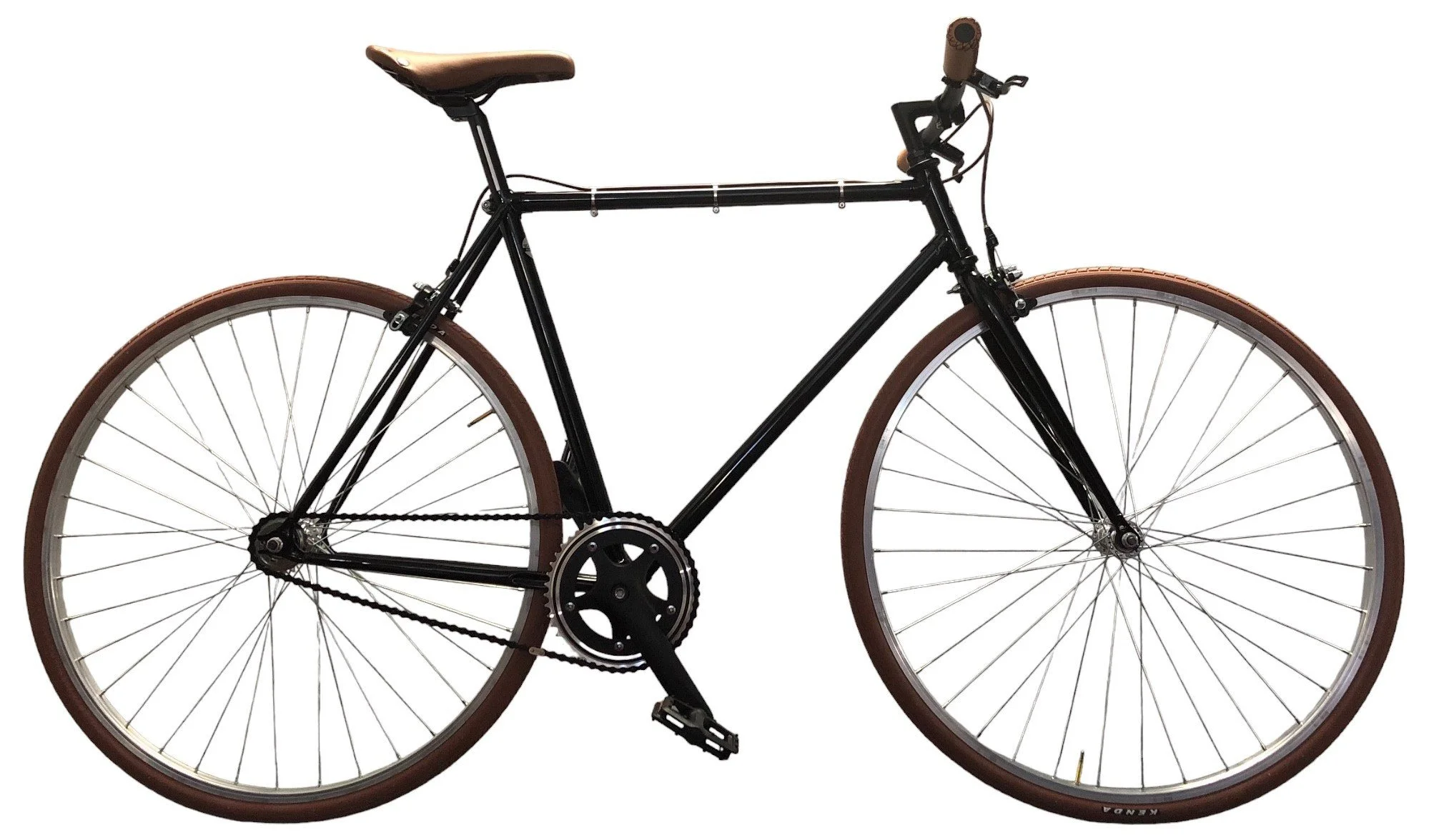 Bicicletta da città con telaio nero, tendicolori marroni, manubrio diritto e sella in pelle