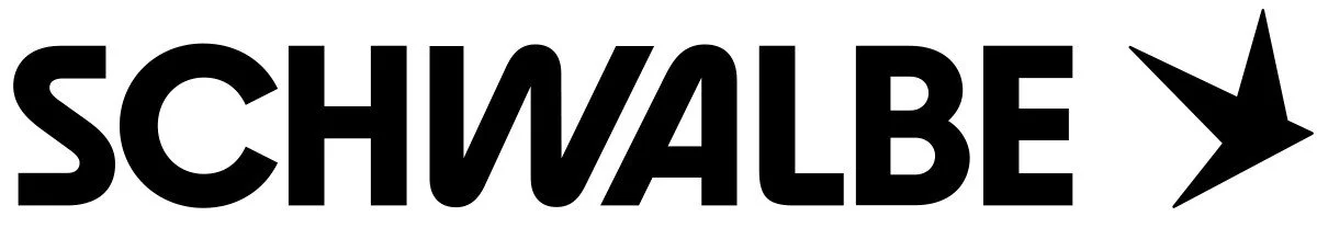 Logo di Schwalbe con una freccia stilizzata a forma di farfalla