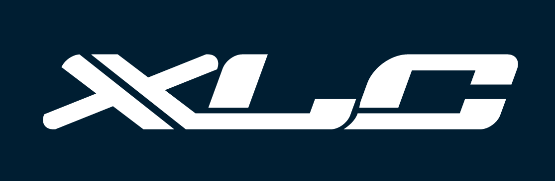 Logo di XLC su sfondo blu scuro.