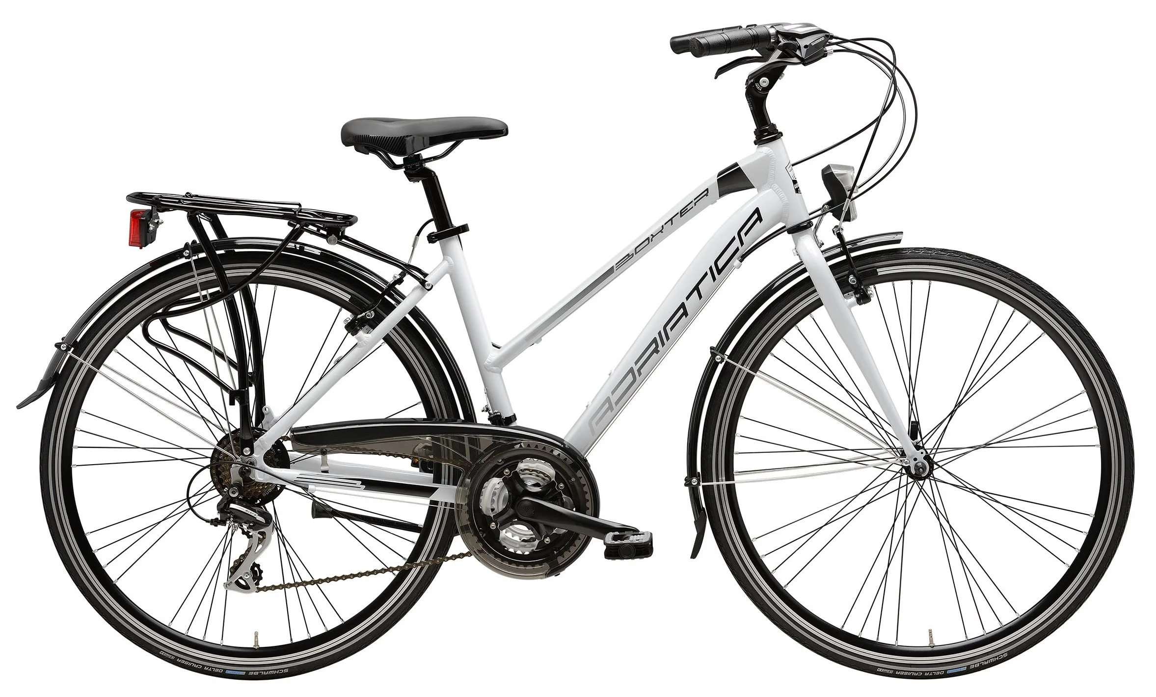 Bicicletta da passeggio bianca con componenti neri, equipaggiata con parafanghi e borselaterali