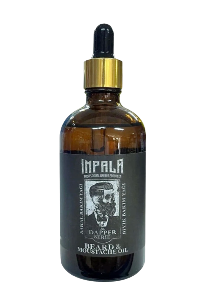 Ein braunes Fläschchen mit einem schwarzen Tropfenzapfen und goldener Kappe. Das Etikett zeigt einen stilisierten Mann mit Bart und Anzug, und beschreibt das Produkt als Bart- und Schnurrbartöl namens 'IMPALA' von der Marke 'DAPPER SERIE'.