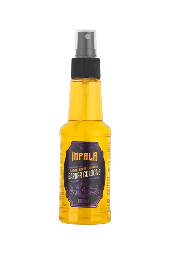 Eine gelbe Sprühflasche mit einem schwarzen Sprühkopf, die auf einem weißen Hintergrund steht.