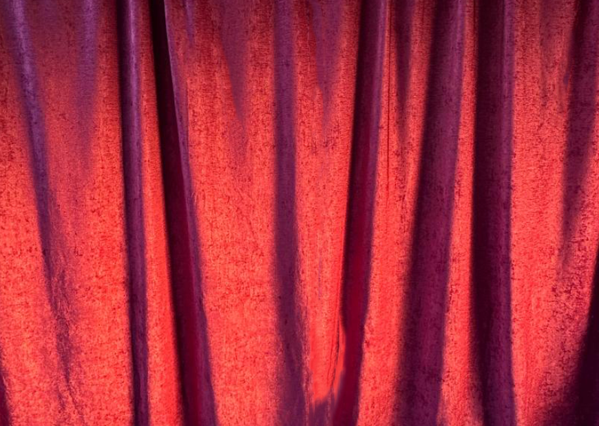 Crveni zastor za photo booth i event fotografije — The Vibe™