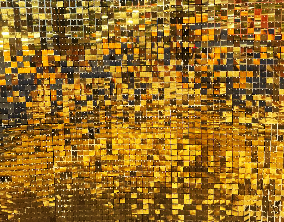 Zlatna shimmer pozadina za photo booth i evente — The Vibe™