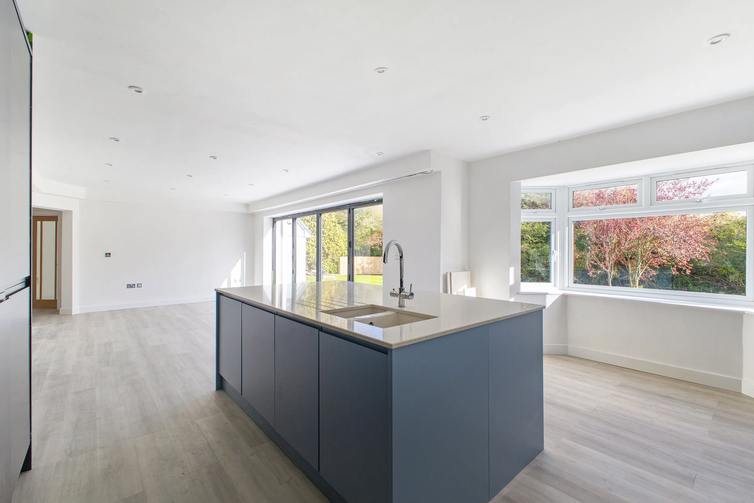 kitchen-island-bay-window-hampshire.jpg