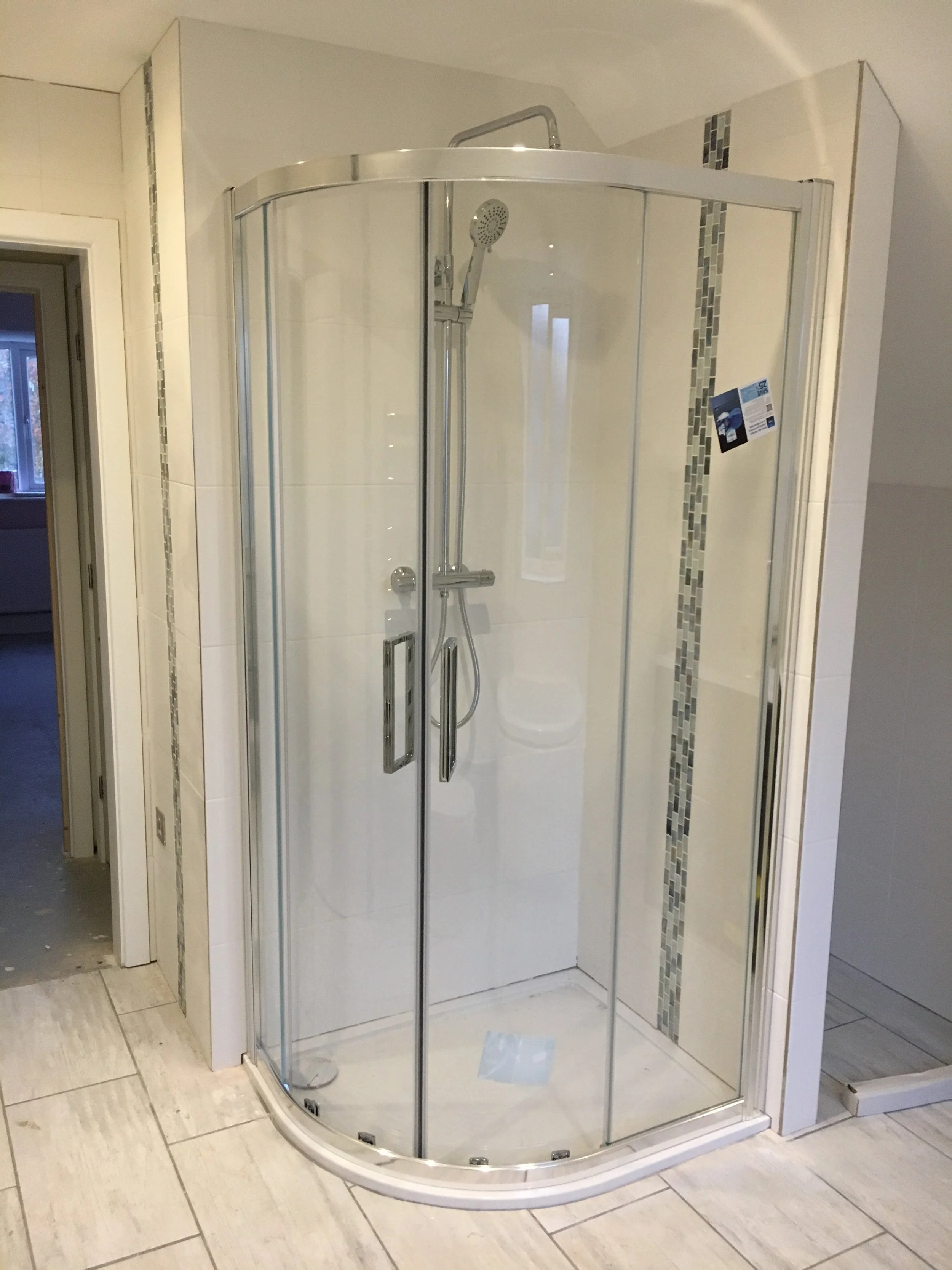 en-suite-shower-new-tiles.JPG