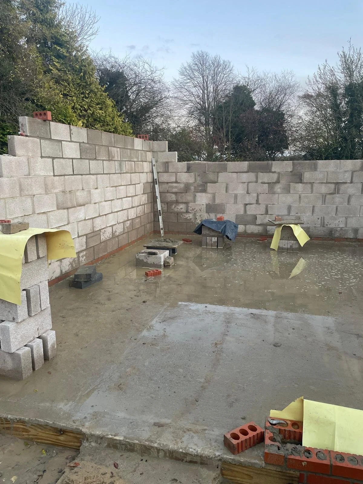 concrete-slab-screed-blocks.jpg