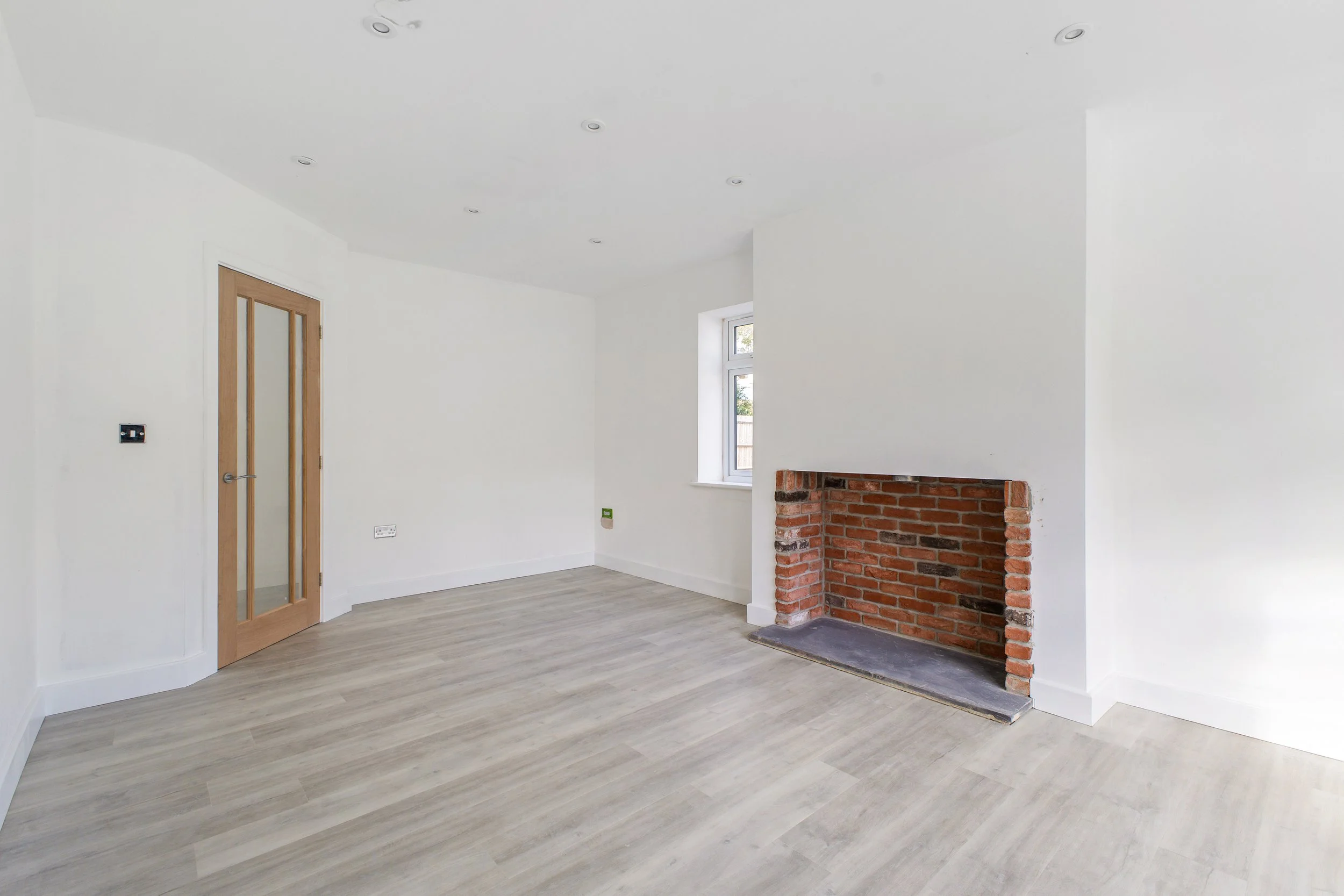 basingstoke-new-property-lounge-full-fire-place.jpg