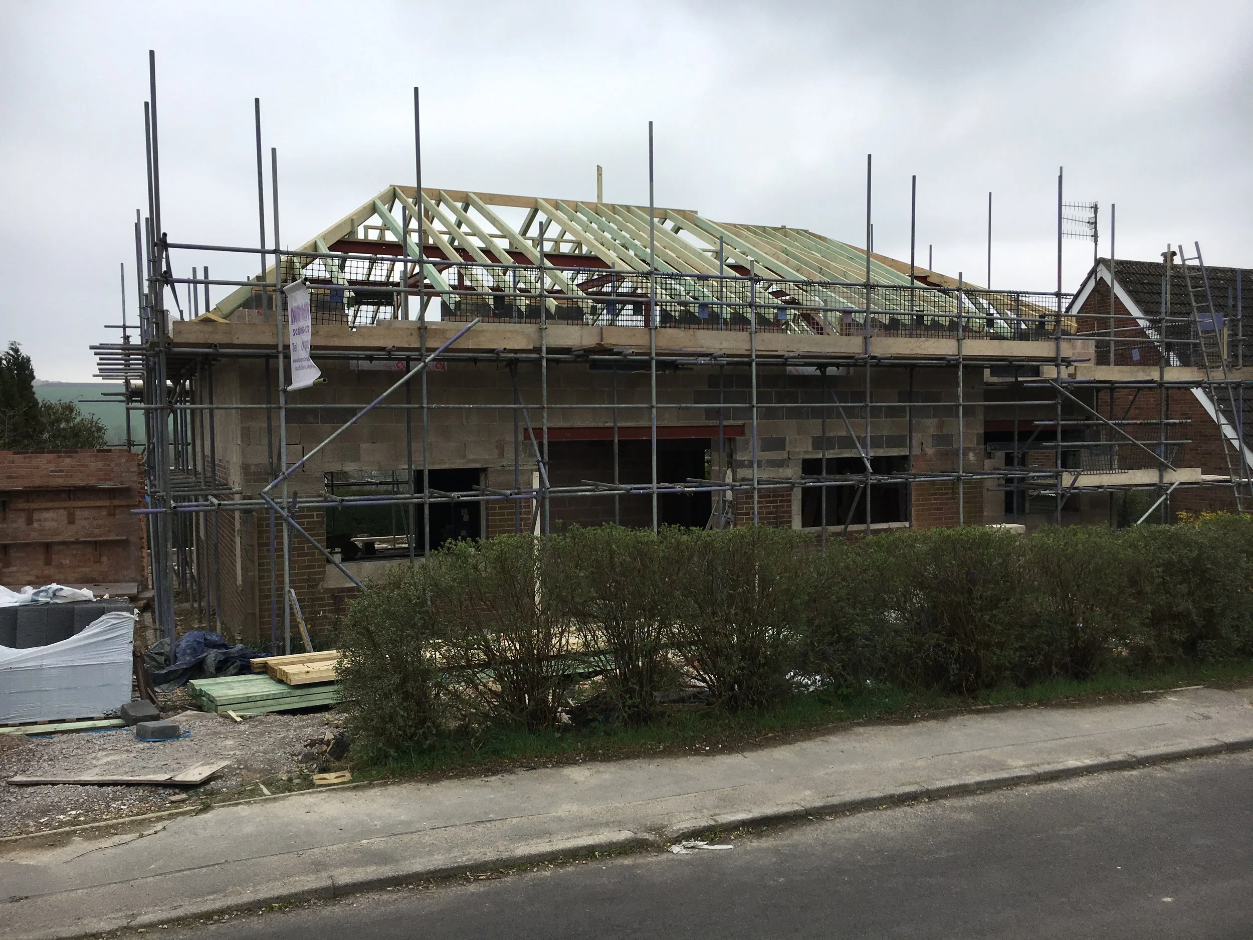 scaffold-roof-trusses-marlborough-install.JPG
