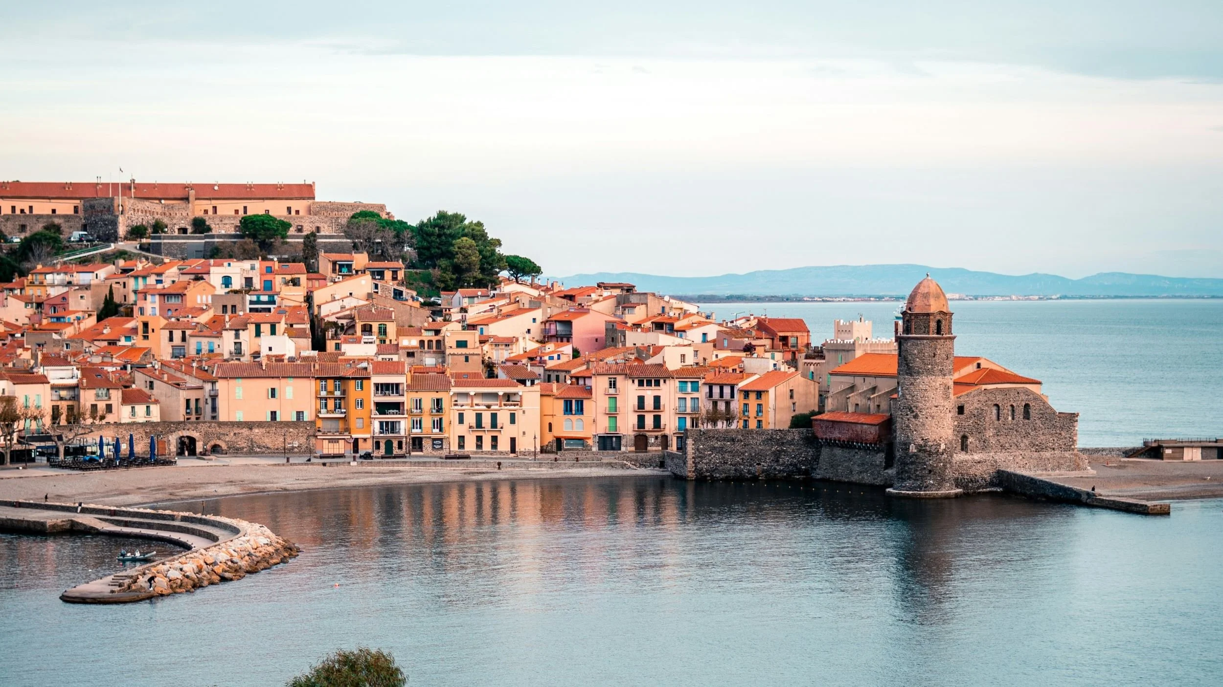 Guide de l’expatriation en France : réussir son installation sur la Côte Vermeille