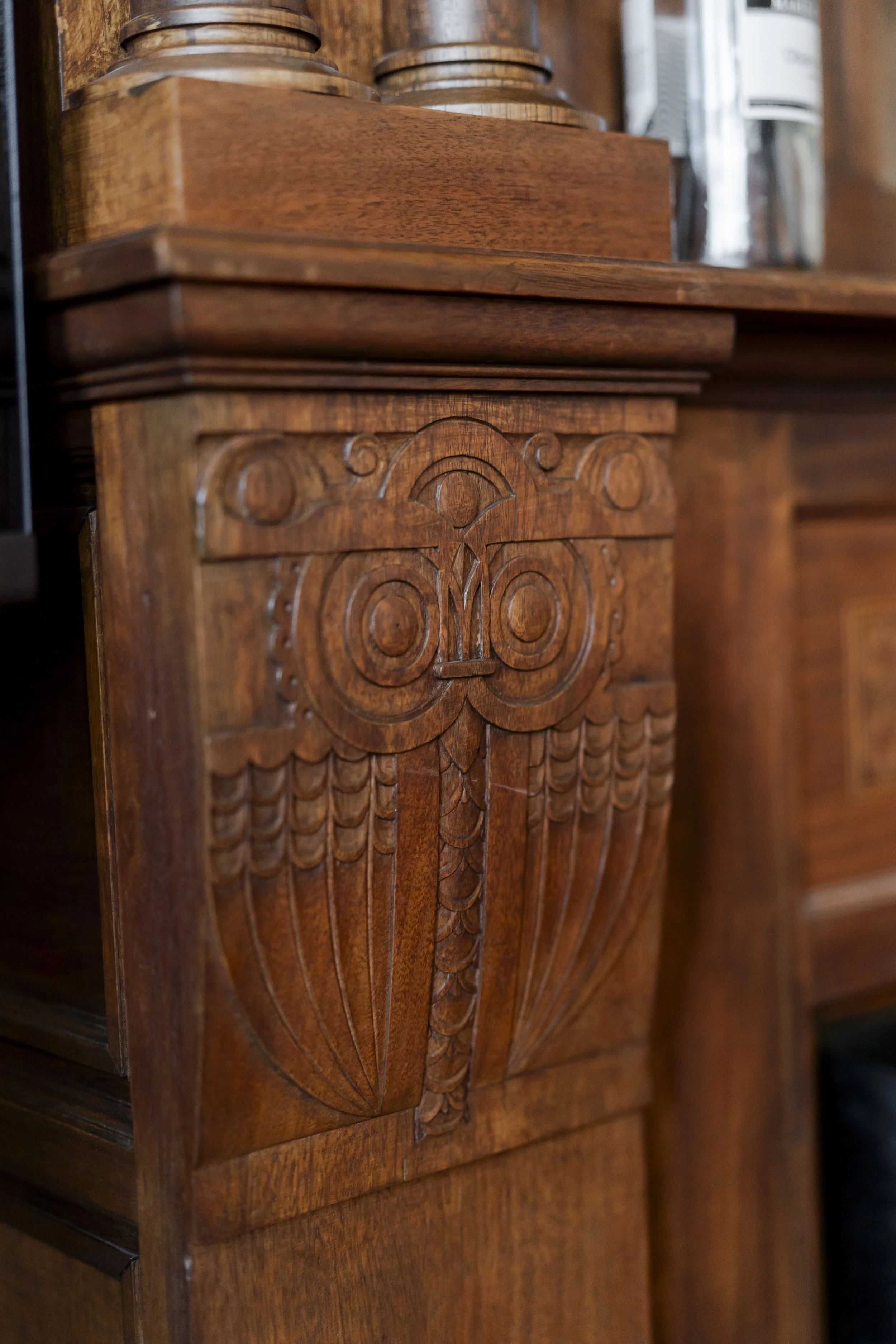 Vergaderlocatie Den Haag, uiltje, houtwerk.jpg