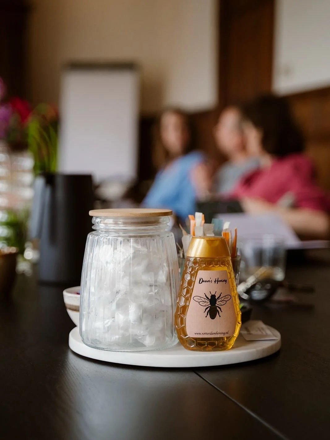 Bij BoldSpace werken we het liefst met lokale makers &mdash; en soms komt dat wel heel dichtbij 🍯

Zo gebruiken we de honing van @daans_honing uit Rotterdam, afkomstig van de (schoon)familie van onze oprichter @lindyybremerr Puur, ambachtelijk en me