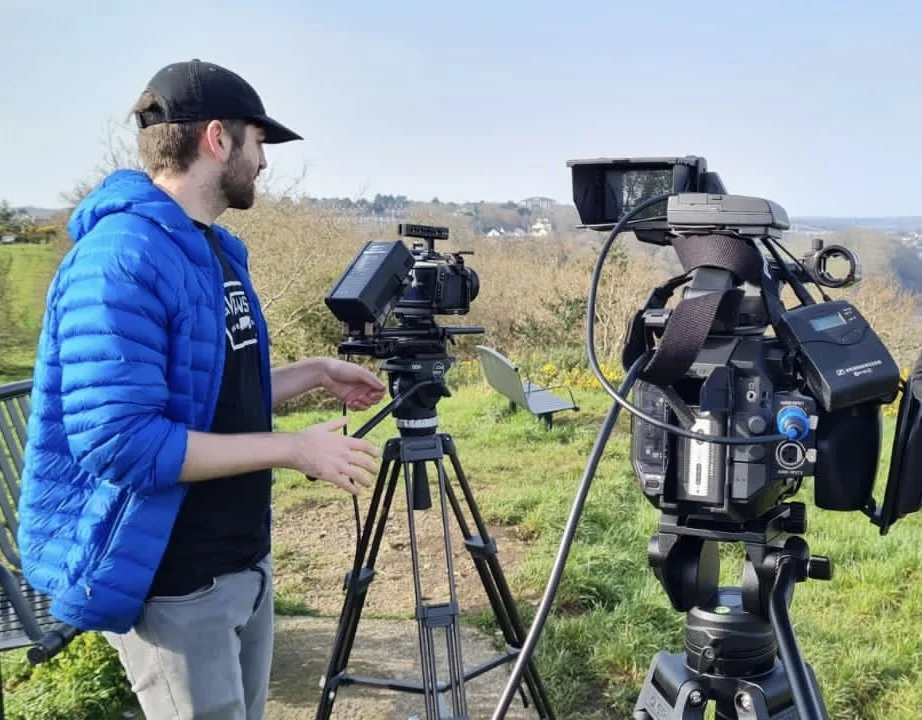 on location multi camera live stream utilising cellular internet connections