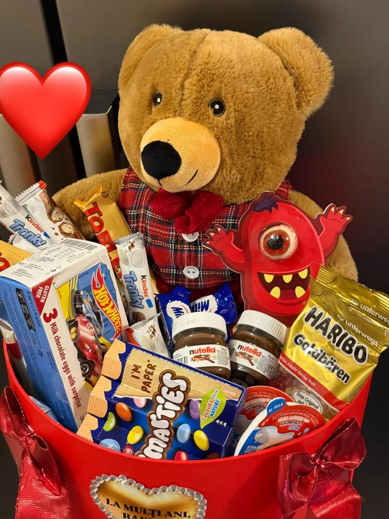 Coș Teddy cu dulciuri