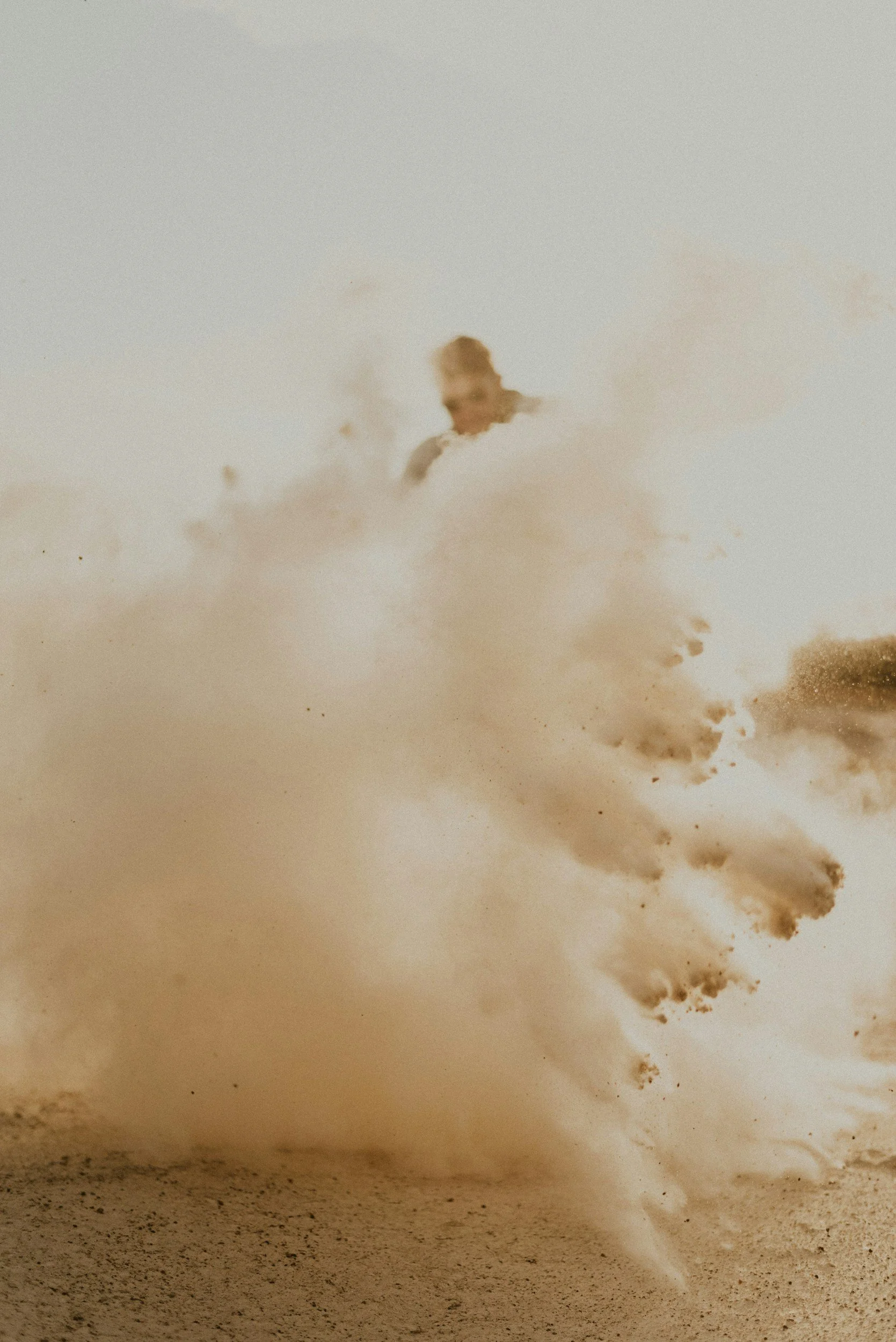 SHAKE THE DUST *Weekend*