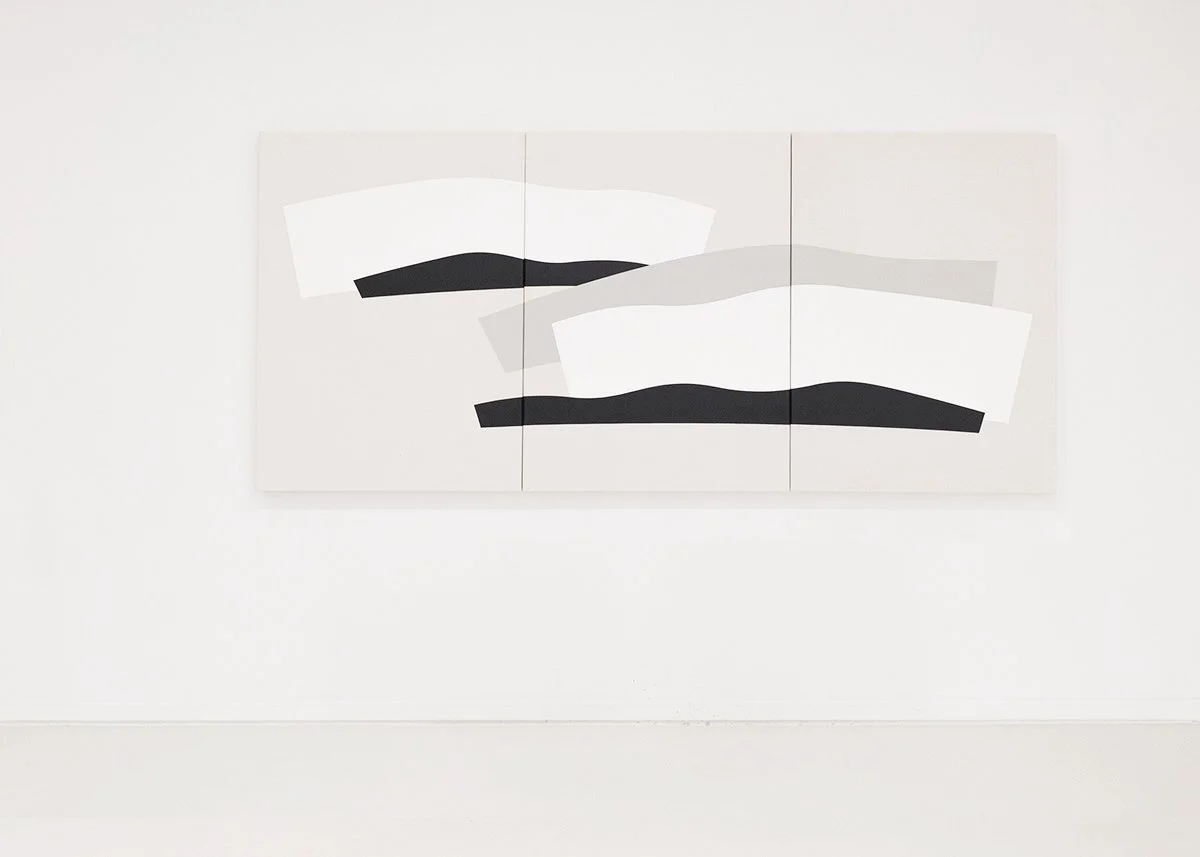 Abstract black, white, and gray painting geometric on a three-panel canvas, exhibited at Helmhaus in Zurich. Related to teh topic of migration, longing, and clarity.