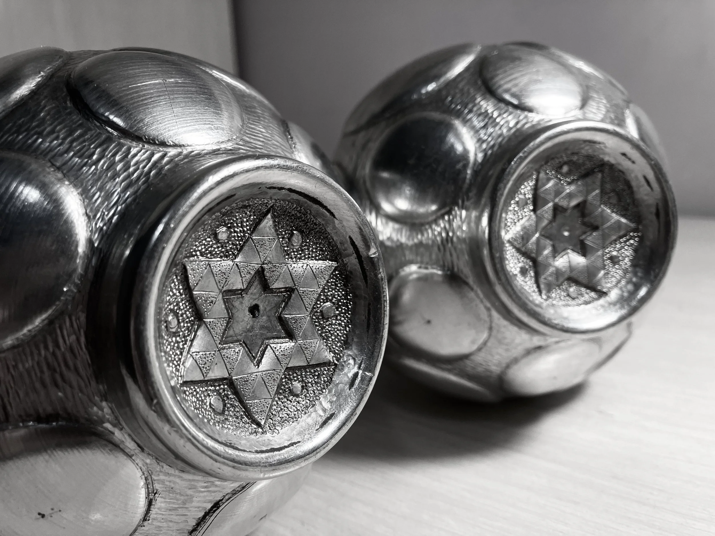 metalwork: geometrical minimal shapes and symbols