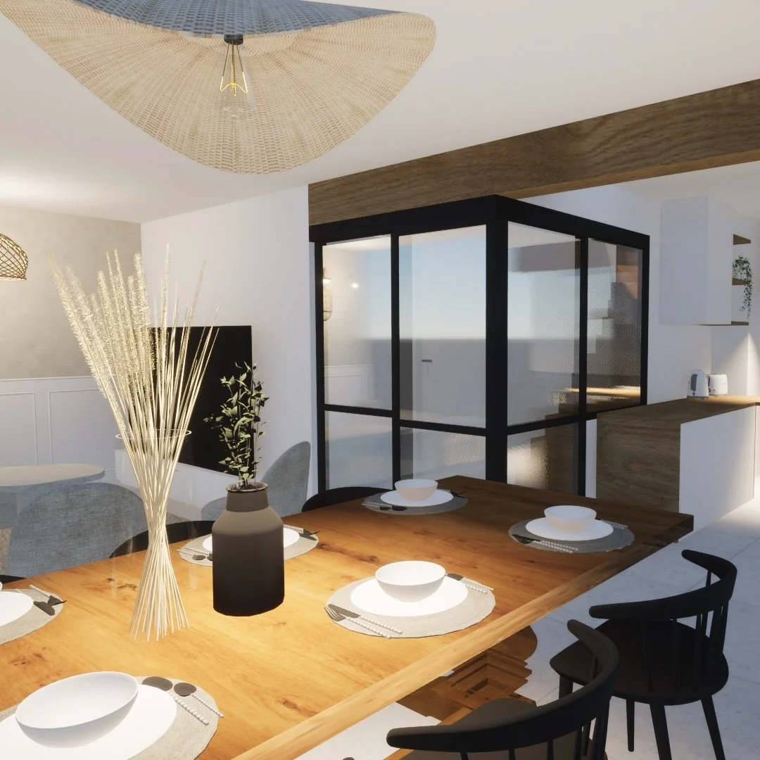 Salle à manger moderne avec table en bois, assiettes blanches, verre noir et décoration végétale, séparée d'une cuisine par un mur en verre noir. Par Alexane Azé Architecture.