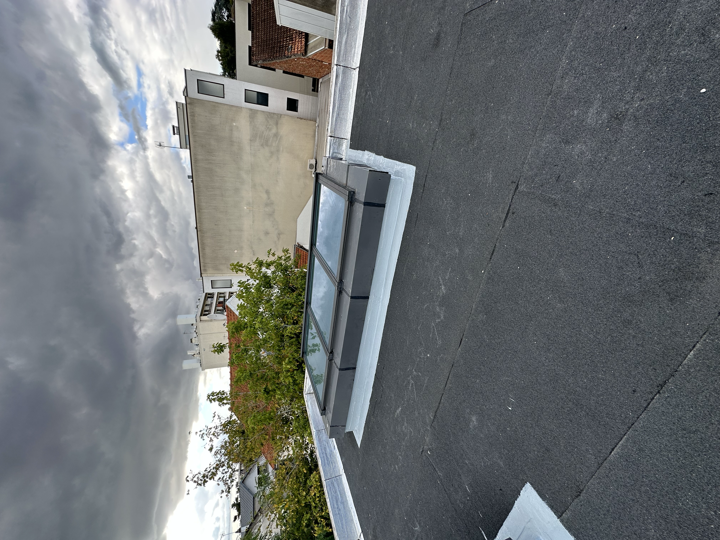 Réfection complète de l’étanchéité d’une terrasse avec pare-vapeur soudé, isolation polyuréthane Alu et bicouche bitumineuse auto-protégée